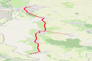 Karte einer Stadt mit einer roten Linie, die eine Radtourroute markiert, zeigt Straßen, Sehenswürdigkeiten und Punkte von Interesse entlang des Weges.