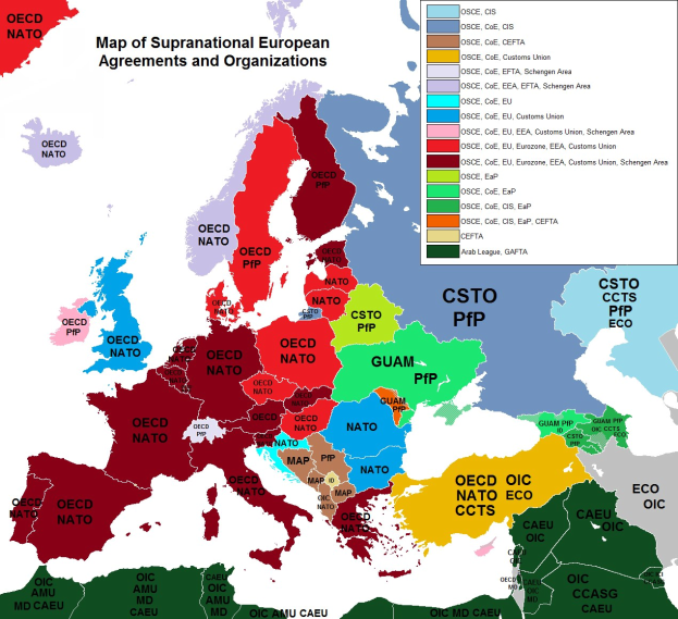 Farbcodierte Europakarte, die Länder und ihre entsprechenden Vereinbarungen oder Organisationen zeigt, mit begleitenden Textbeschriftungen.