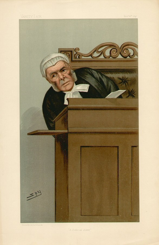 Alter Mann in schwarzem Gewand und weißer Kappe sitzend an einem hölzernen Podium mit einem Buch namens "Ein Richter" vor ihm.