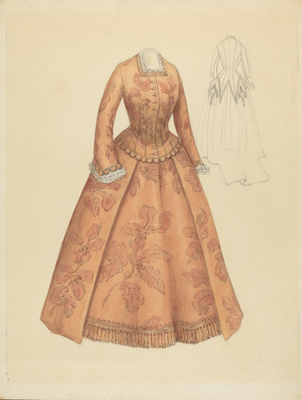 Ein detailliertes Kostümdesign aus dem 18. Jahrhundert für ein langes Kleid mit hohem Kragen, das ein floral gemustertes Mieder in Pink, Lila und Blau, einen Spitzenbesatz am Rock und einen hellblauen Hintergrund zeigt.