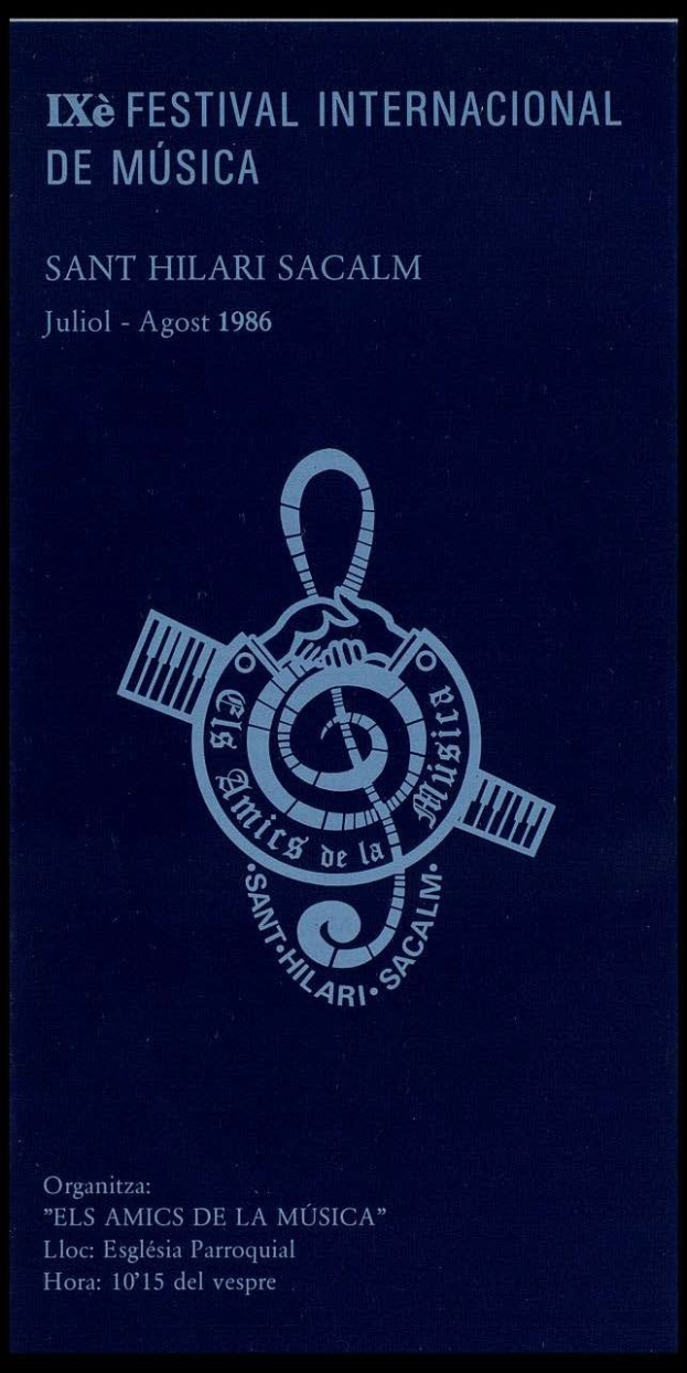 Plakat für das Ixé Festival Internacional de Música mit einem kreisförmigen Logo mit einem Musiknote in der Mitte, umgeben von Blättern und Blumen, und einer fetten weißen Schrift, die "International Music Festival" liest, und einem tiefblauen Hintergrund mit Sternen.