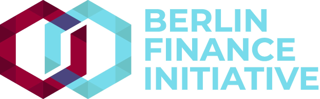 Logo der Berliner Finanzinitiative: ein blauer Kreis mit weißer Umrandung und 'B' in der Mitte, umgeben von einem weißen Ring mit blau-weißem Karomuster, alles auf einem weißen Hintergrund mit 'Berlin Finance Initiative' in fetter schwarzer Schrift.