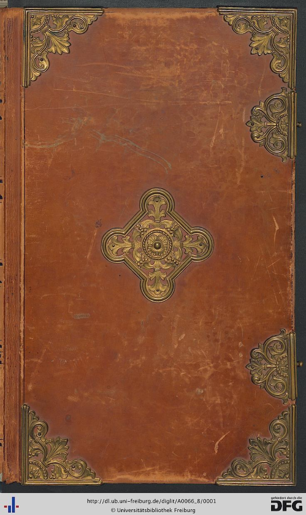 Altes Buch mit braunem Einband und goldener Prägung auf schwarzem Hintergrund, mit Text 'Universitätsbibliothek Freiburg' unten.