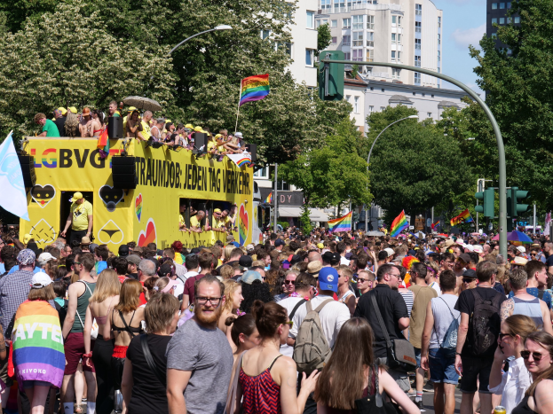 Zielgerichtet Kontrollen im Dortmunder Wall-Bereich: Polizei und Stadt ziehen Bilanz nach nächtlicher Aktion - Autokorsos nach WM-Sieg verstopfen Innenstadt-Ring