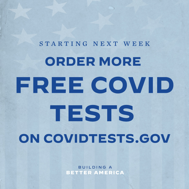 Ein Plakat mit der Aufschrift "Ab nächster Woche mehr kostenlose Covid-Tests auf CovidTests.gov" in fetter, weißer Schrift auf blauem Hintergrund.