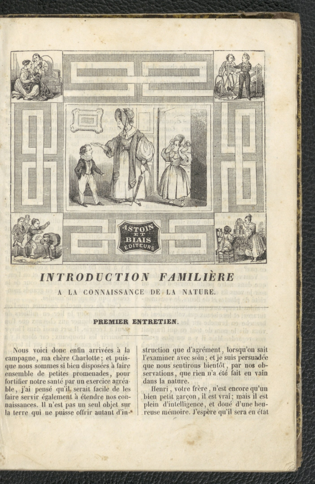Offenes Buch mit einer Familienillustration auf schwarzem Hintergrund, enthaltend Text und Bilder, die die Familie einführen.