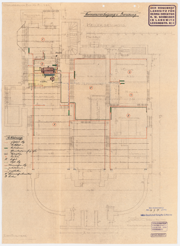 Ein detaillierter architektonischer Entwurf des Rosenhof-Krankenhauses in Hamburg, Deutschland, mit einem Gebäude mit zahlreichen Drähten und Text, der den Aufbau detailliert, einschließlich Räumen, Fluren und anderen Merkmalen.