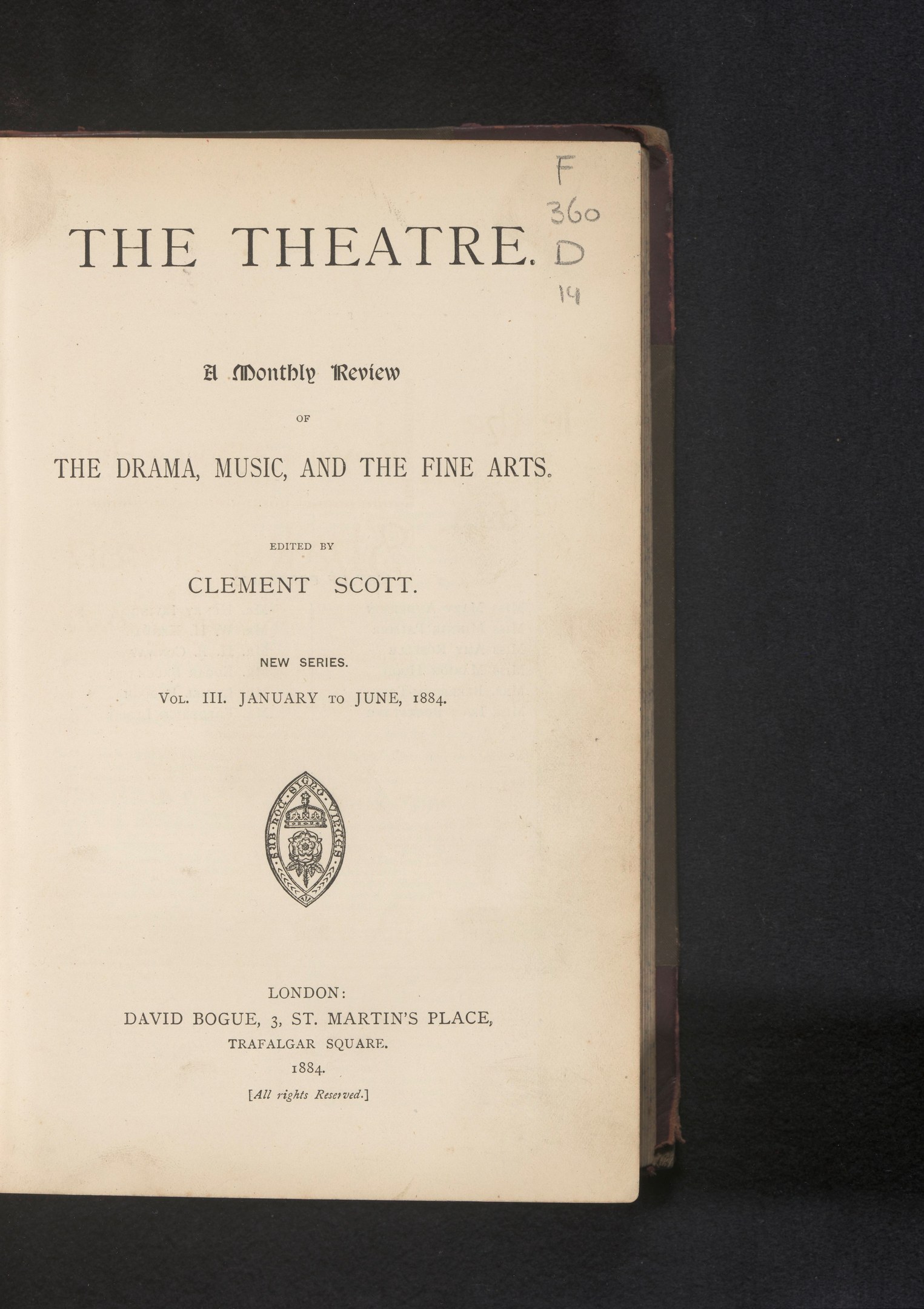 Offenes Buch mit dem Titel "The Theatre: A Monthly Review of the Drama, Music, and the Fine Arts" mit sichtbarem Text und einem Logo auf einer Innenseite.